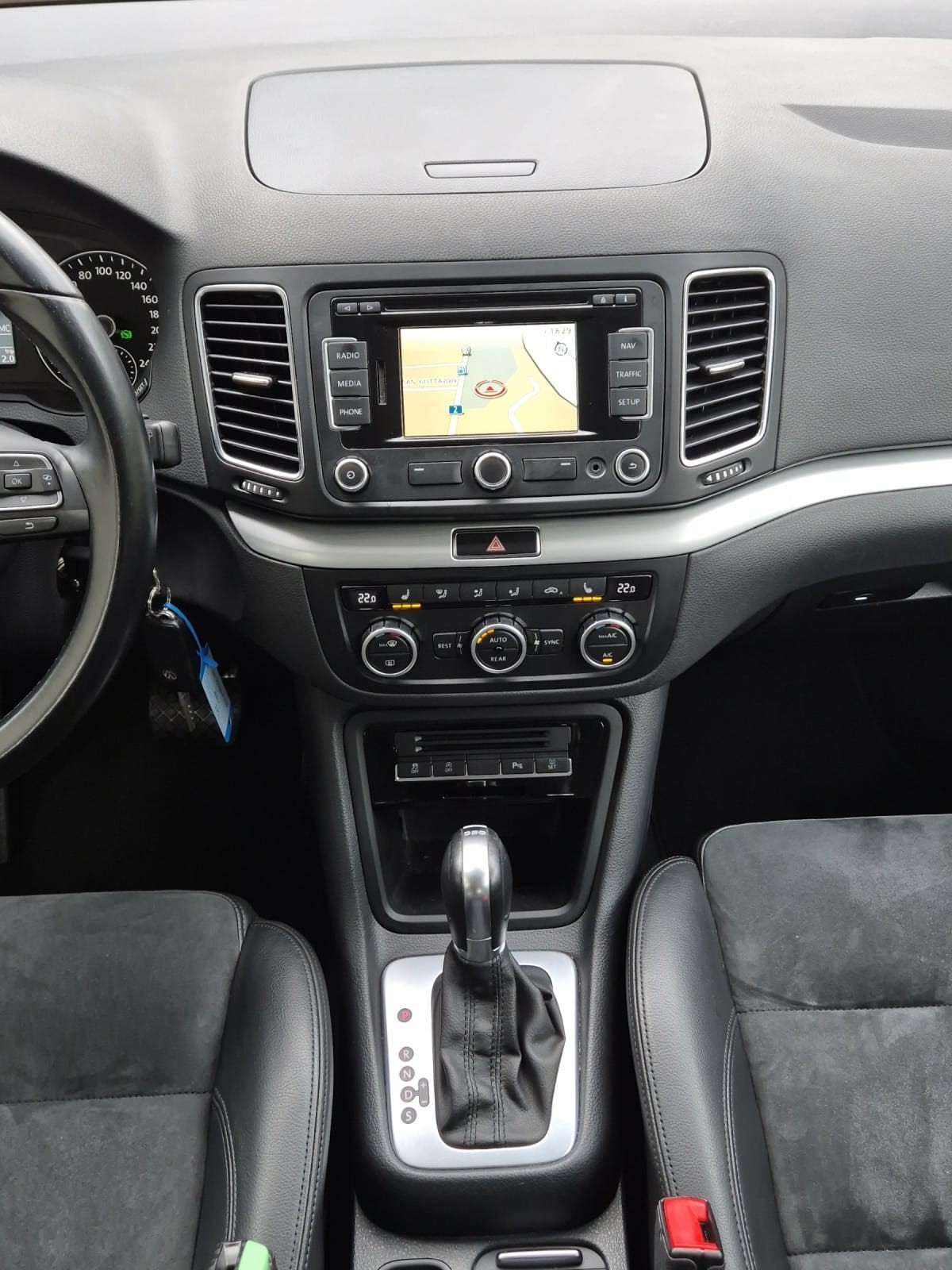 VW Sharan 2.0 TDI BlueMotion Technology Design DSG-image-13