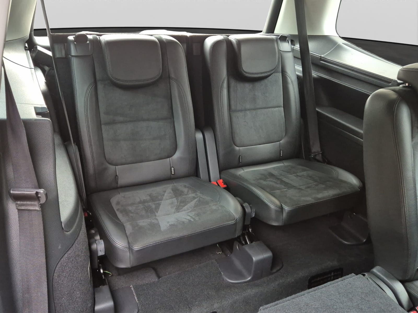VW Sharan 2.0 TDI BlueMotion Technology Design DSG-image-11