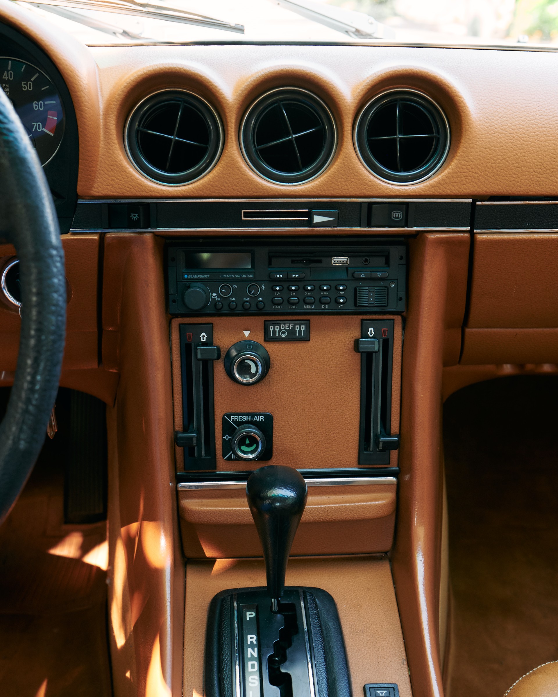 MERCEDES-BENZ SLC 350-image-7