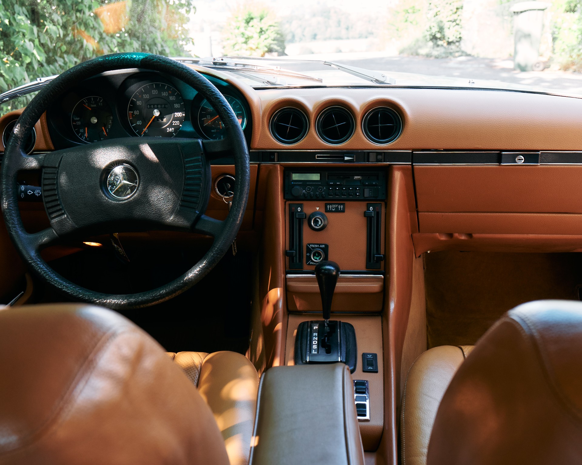 MERCEDES-BENZ SLC 350-image-5
