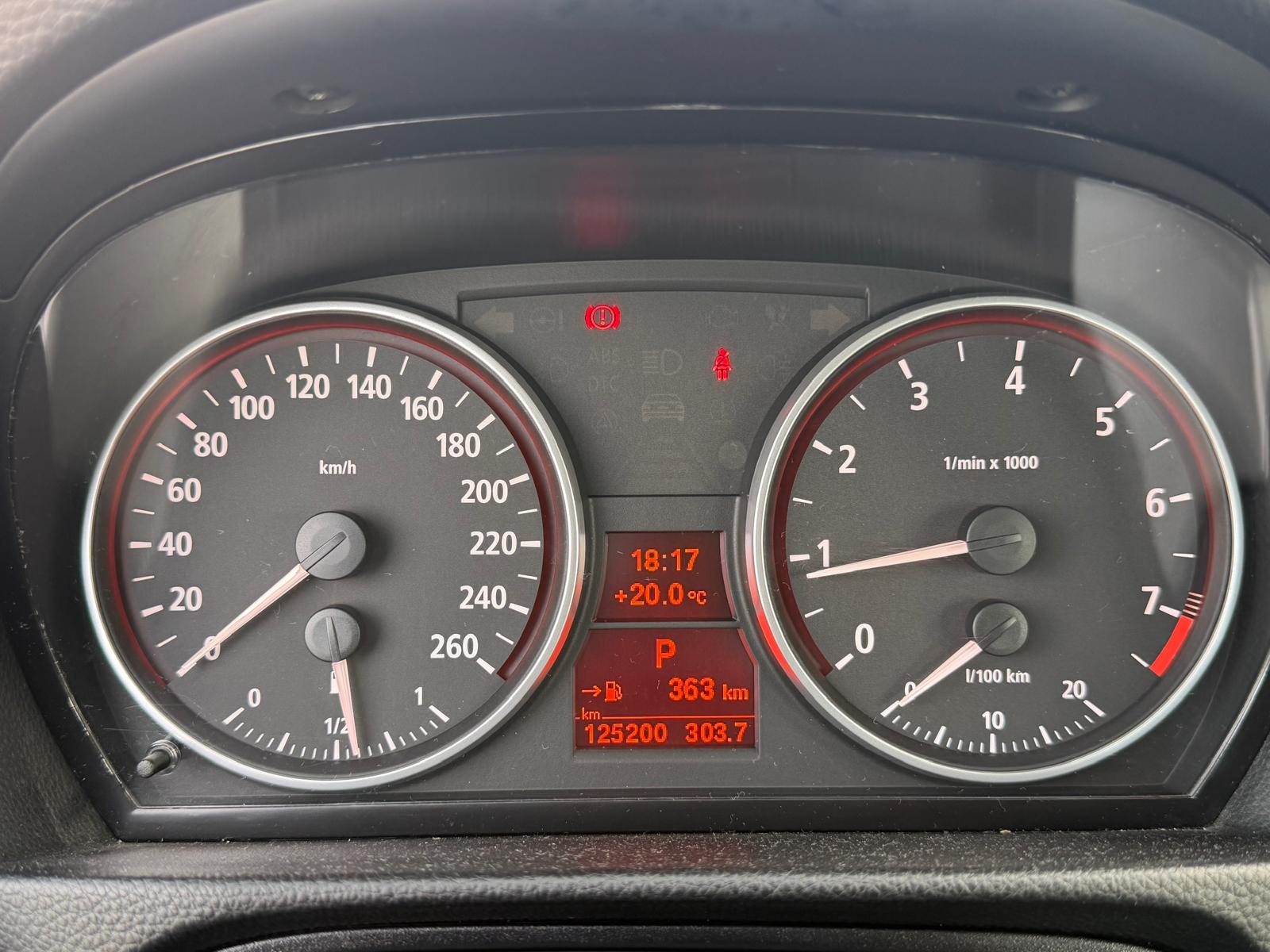 BMW 325xi-image-4
