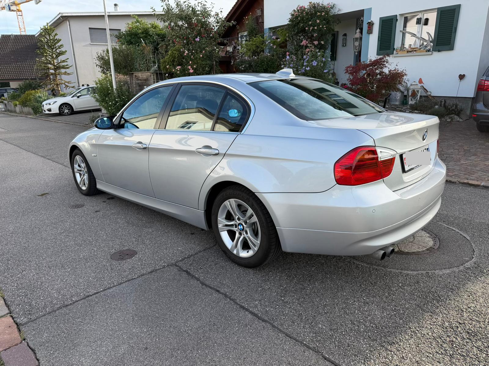 BMW 325xi-image-2