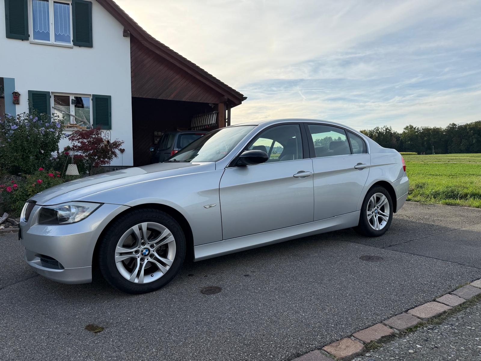 BMW 325xi-image-0