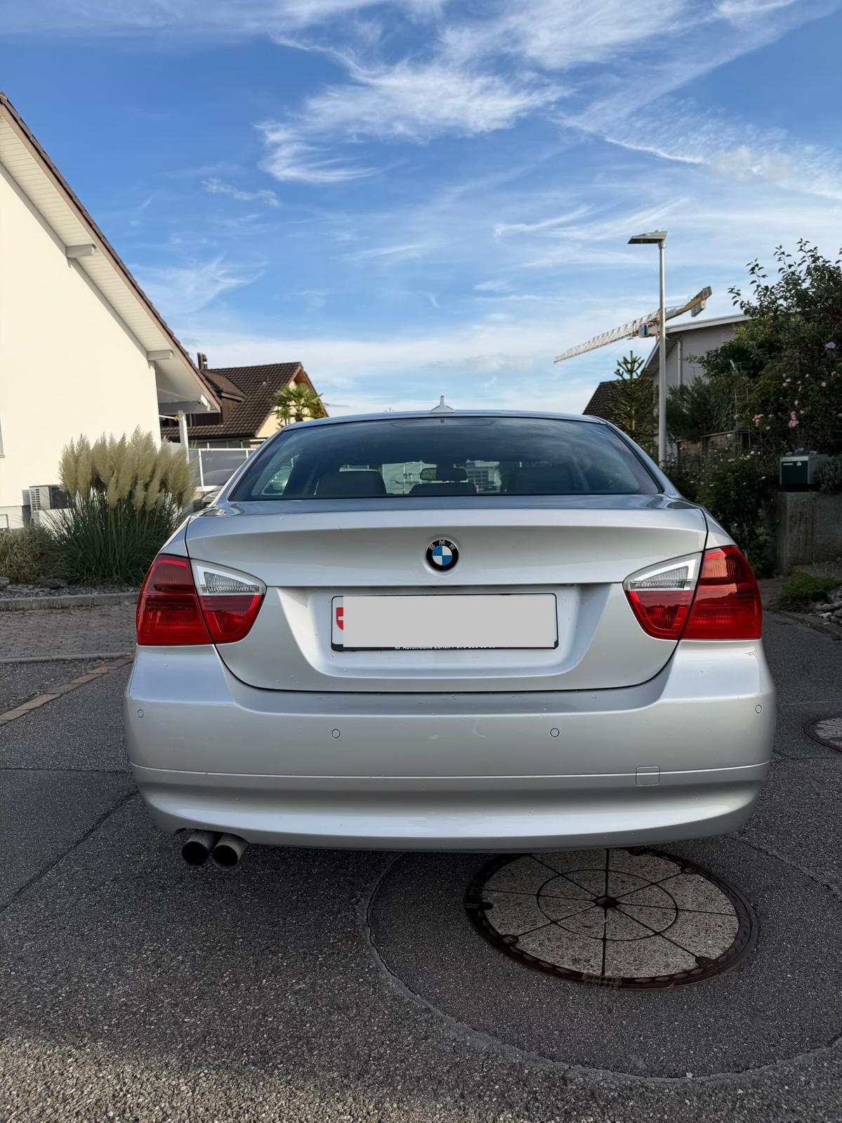 BMW 325xi-image-5