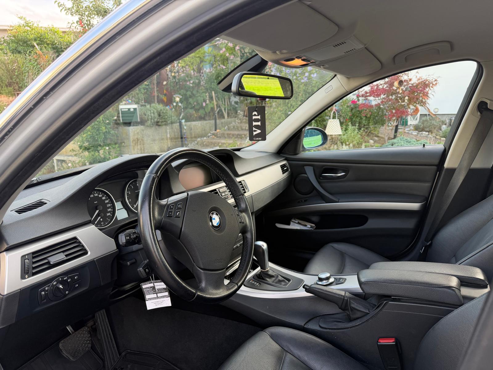 BMW 325xi-image-3