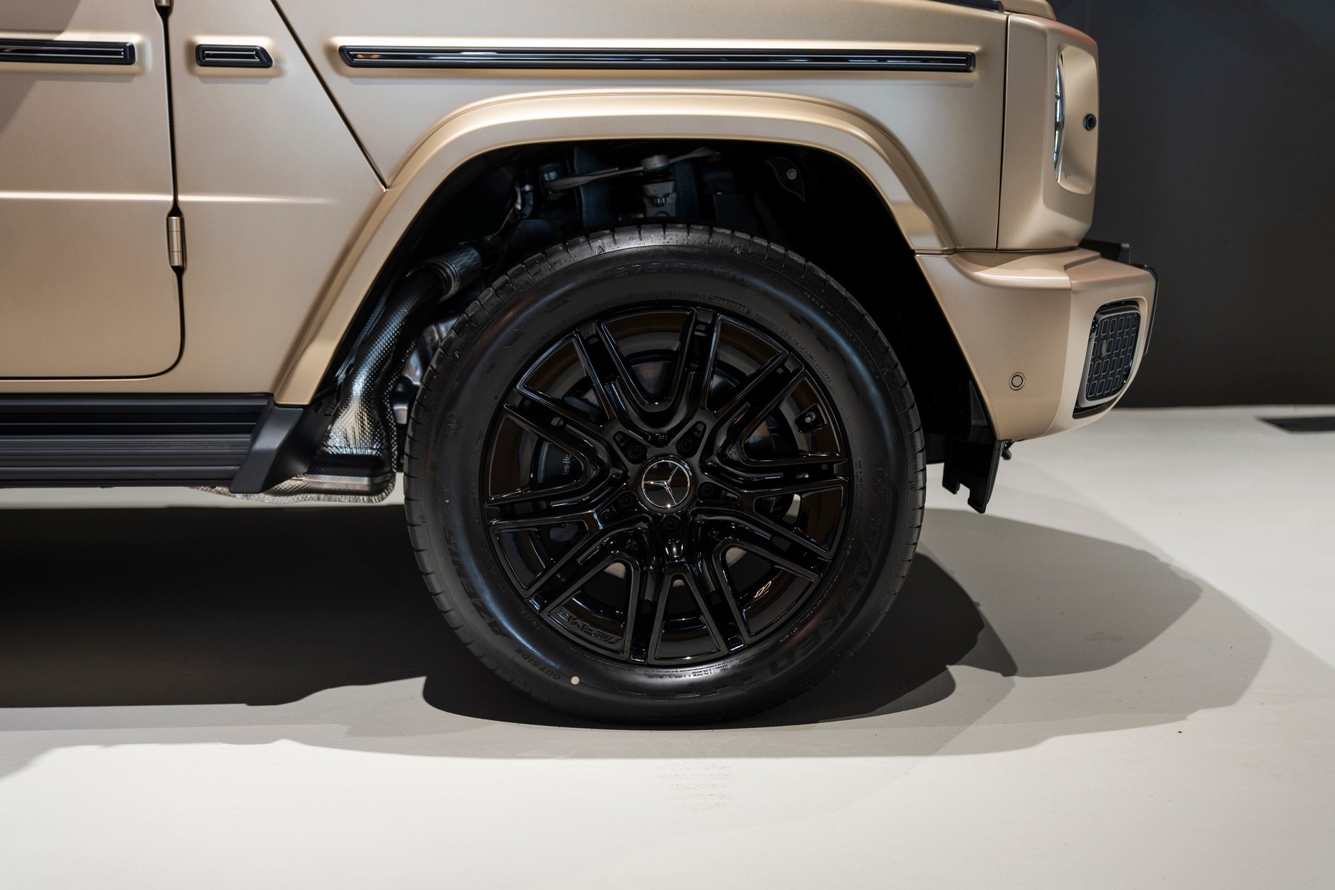 MERCEDES-BENZ G 450d 9G-Tronic-image-4
