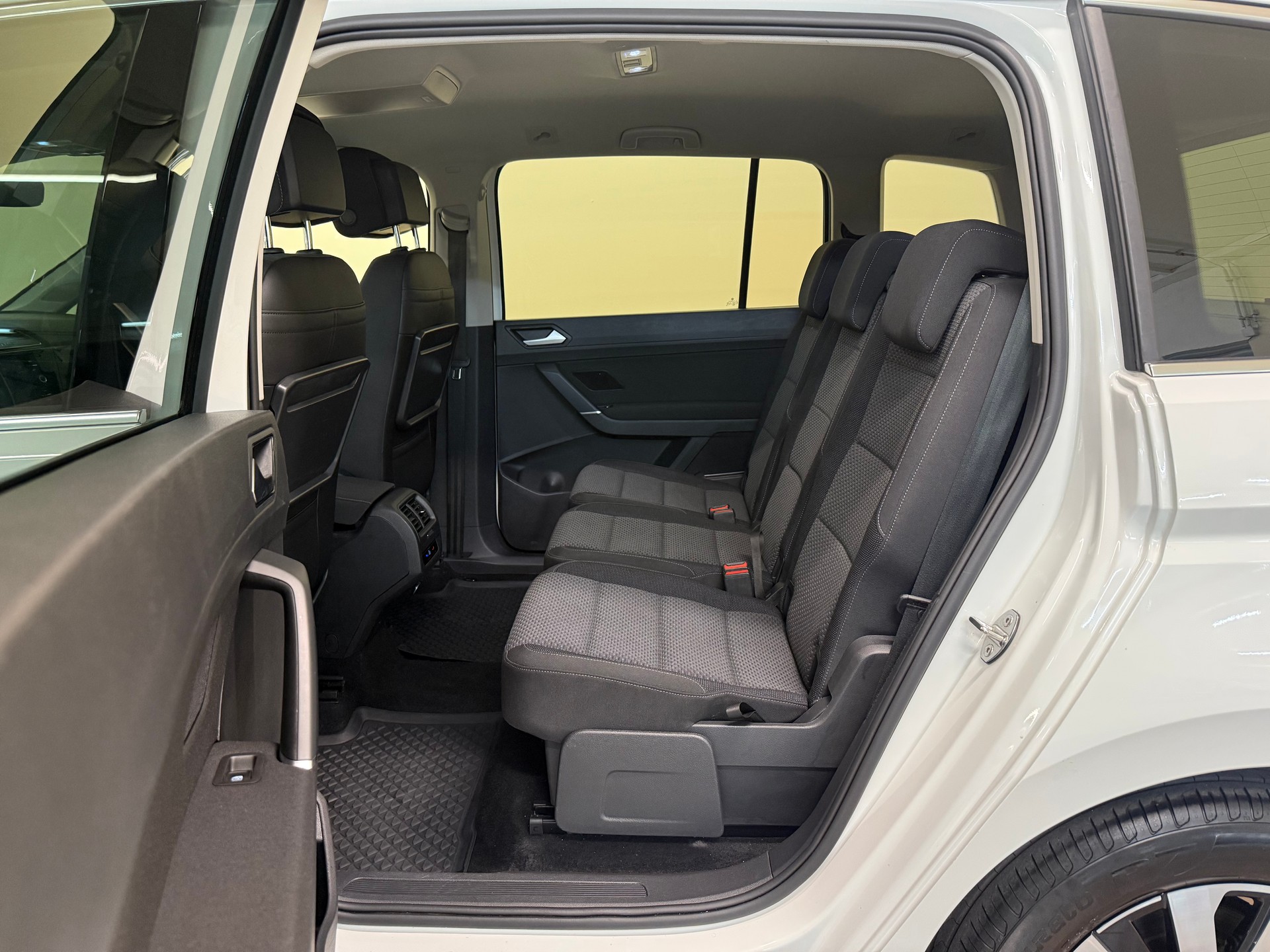 VW Touran 2.0 TDI BlueMotion Technology Comfortline DSG-image-24
