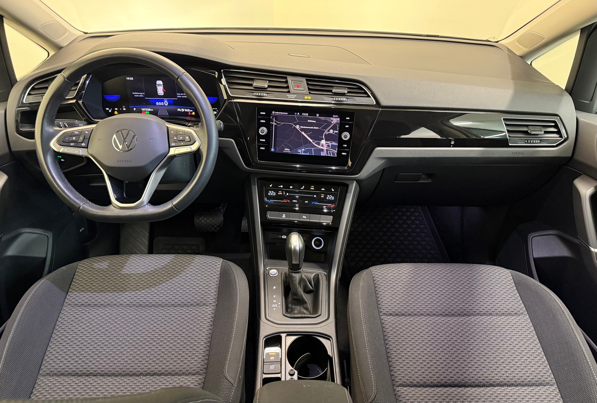 VW Touran 2.0 TDI BlueMotion Technology Comfortline DSG-image-16