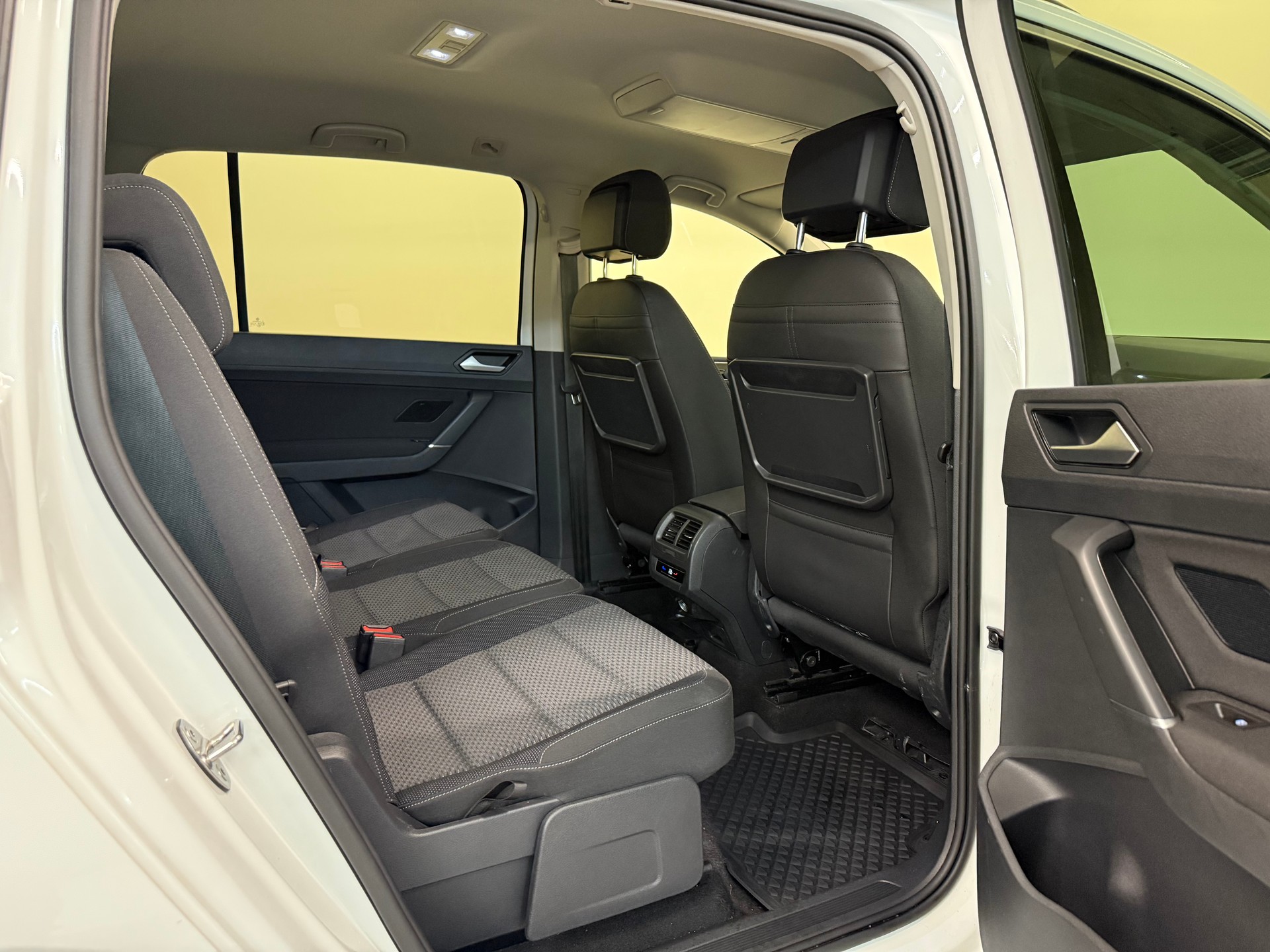 VW Touran 2.0 TDI BlueMotion Technology Comfortline DSG-image-31