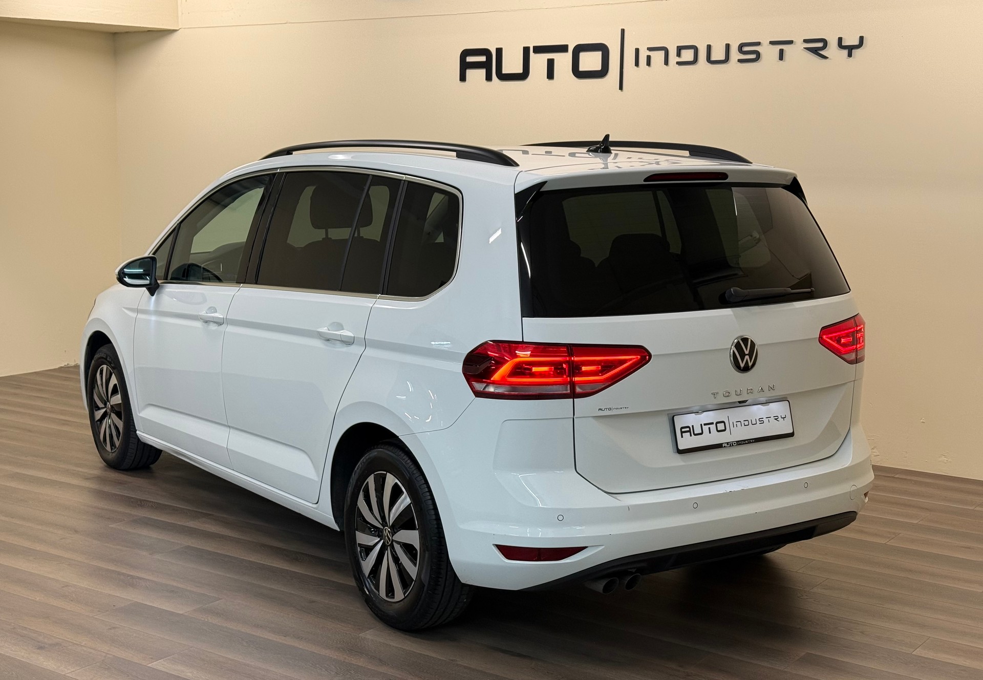 VW Touran 2.0 TDI BlueMotion Technology Comfortline DSG-image-11