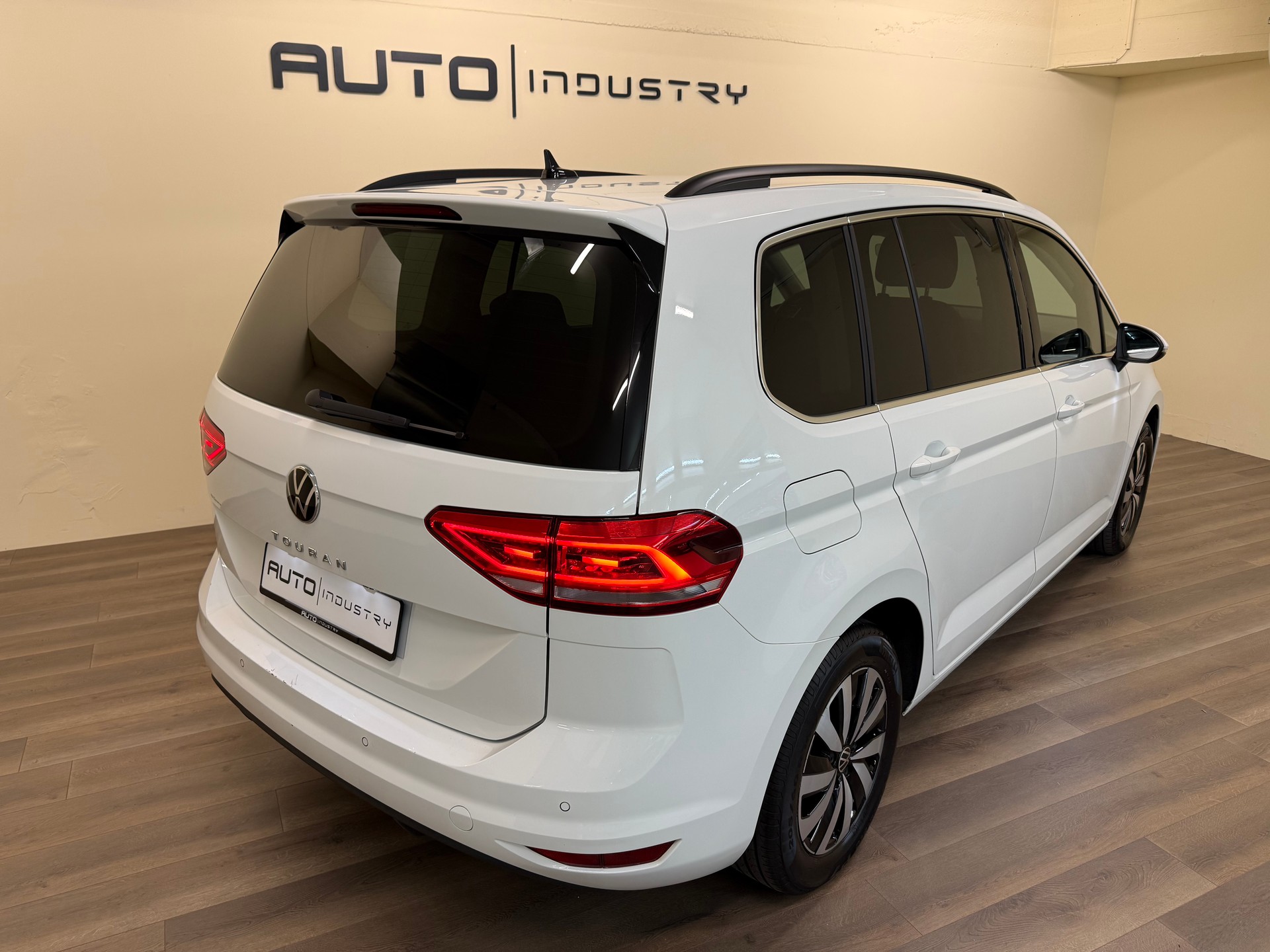 VW Touran 2.0 TDI BlueMotion Technology Comfortline DSG-image-4