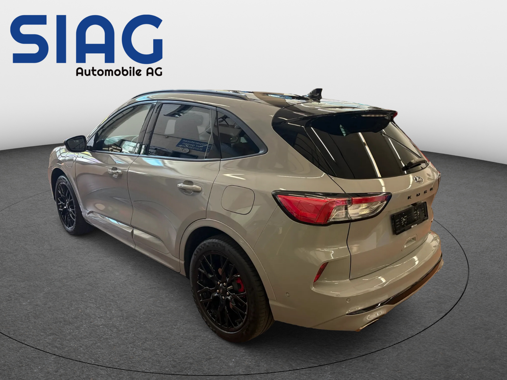 FORD Kuga 2.5 Plug-in Hybrid Graphite Tech Edition-image-4