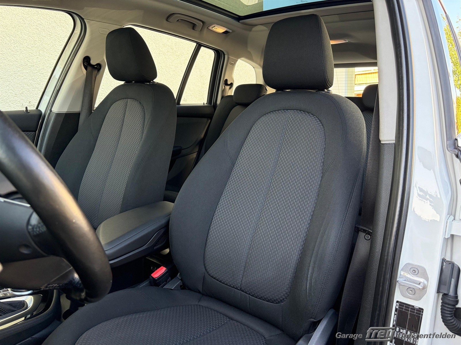 BMW 220i Gran Tourer Steptronic-image-4