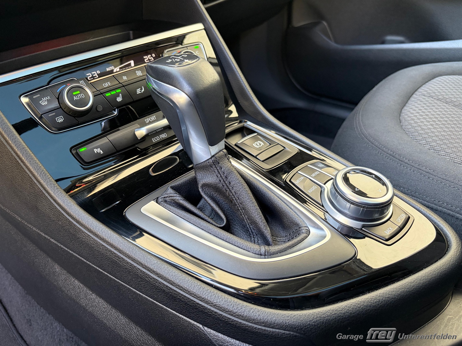 BMW 220i Gran Tourer Steptronic-image-12
