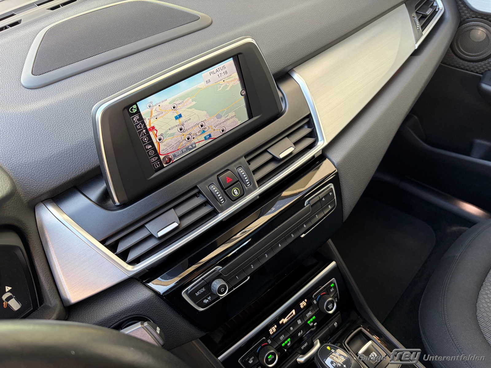 BMW 220i Gran Tourer Steptronic-image-11