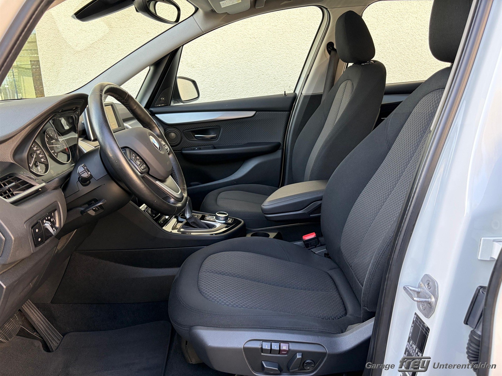 BMW 220i Gran Tourer Steptronic-image-5