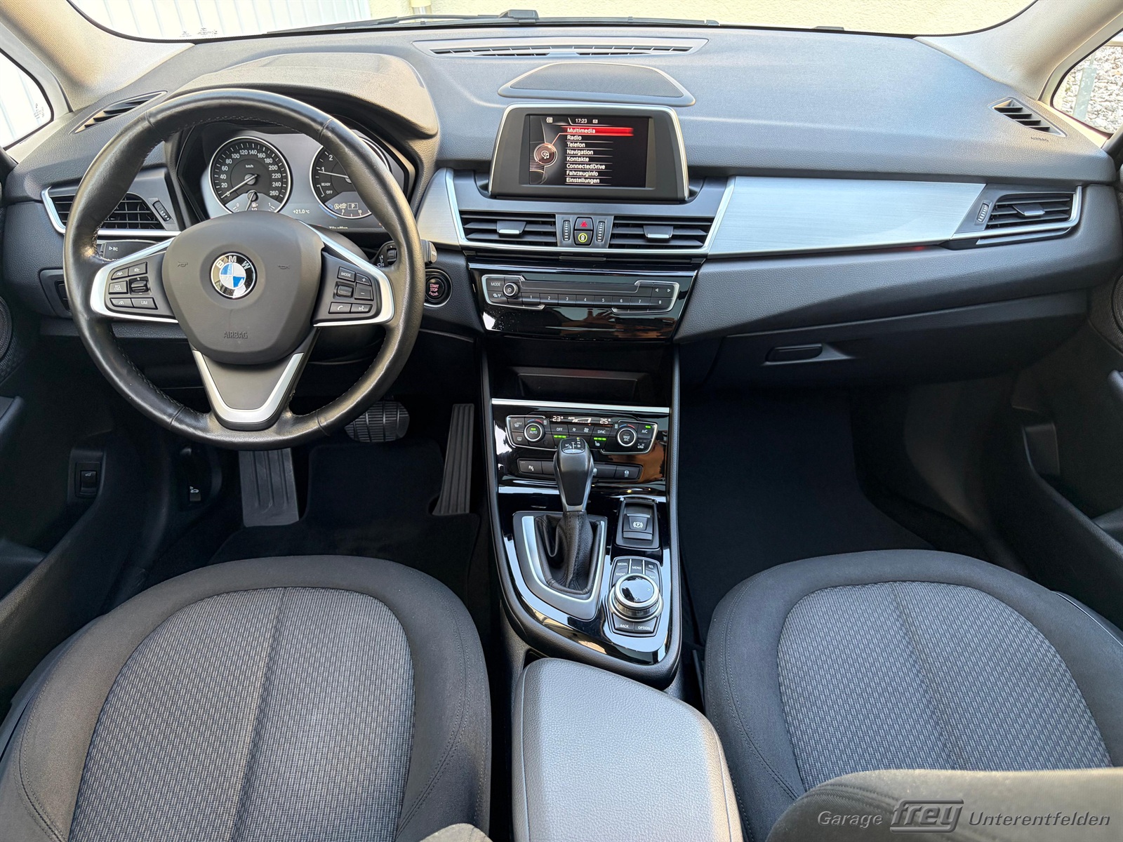 BMW 220i Gran Tourer Steptronic-image-8