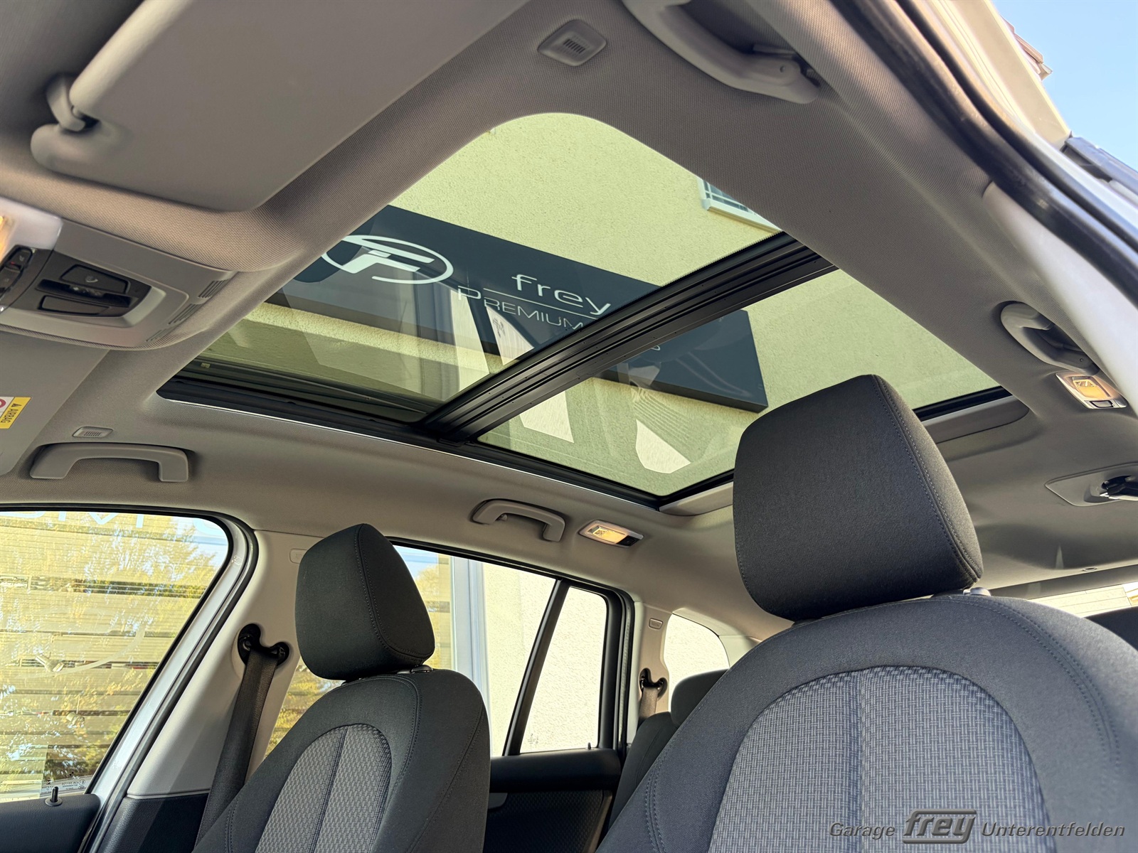 BMW 220i Gran Tourer Steptronic-image-7
