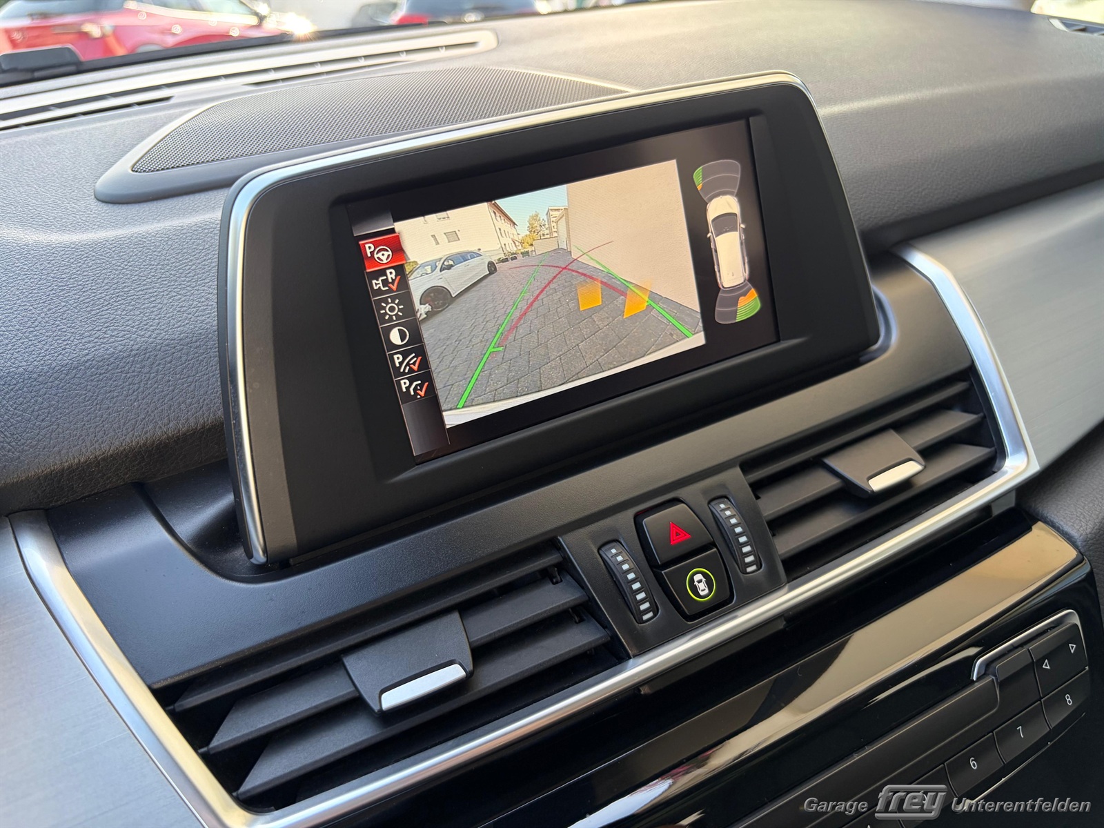 BMW 220i Gran Tourer Steptronic-image-10
