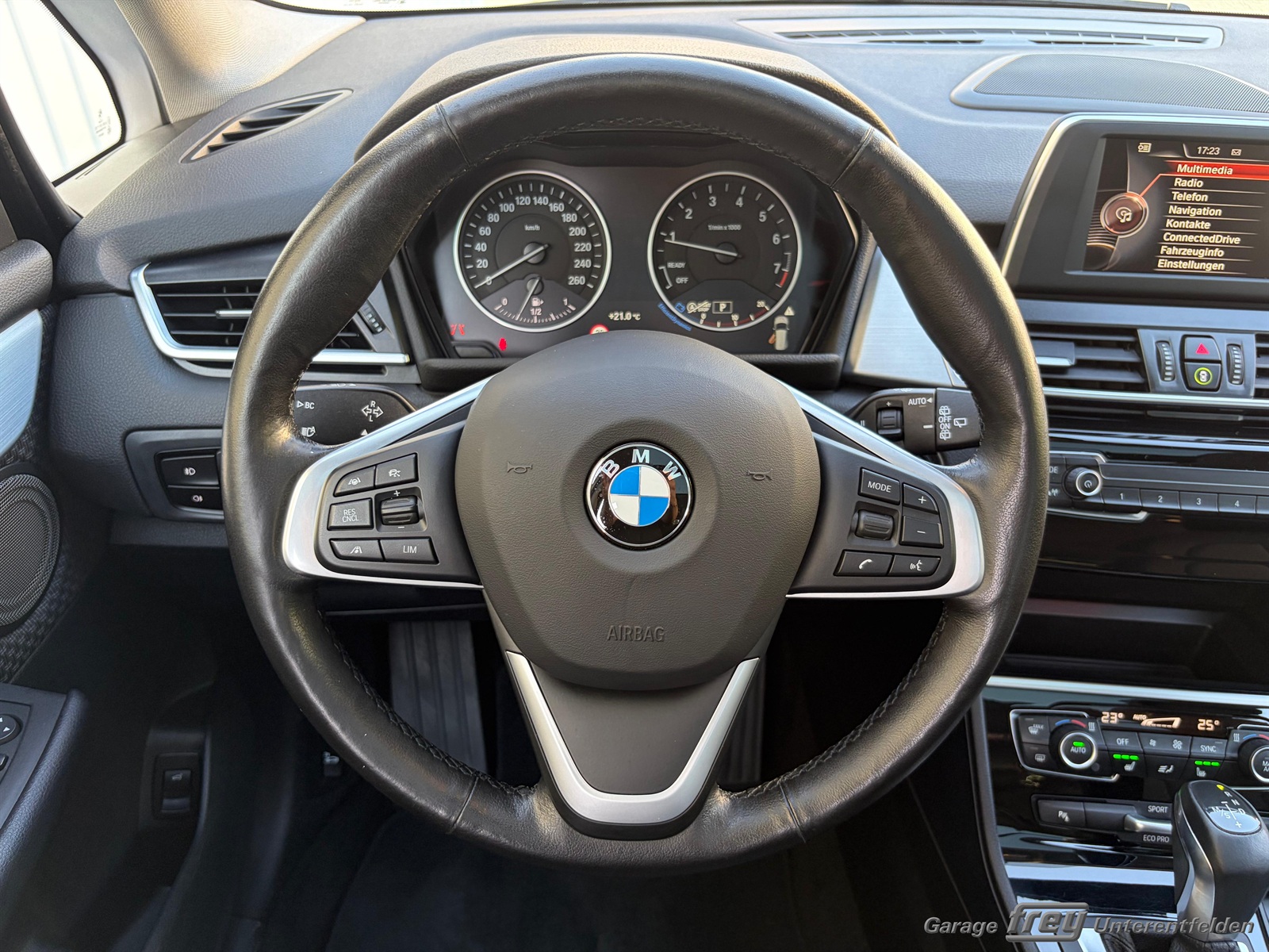 BMW 220i Gran Tourer Steptronic-image-9