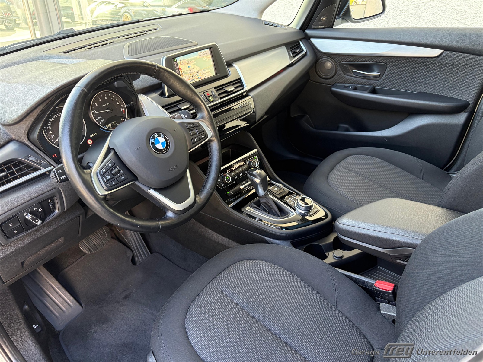 BMW 220i Gran Tourer Steptronic-image-6