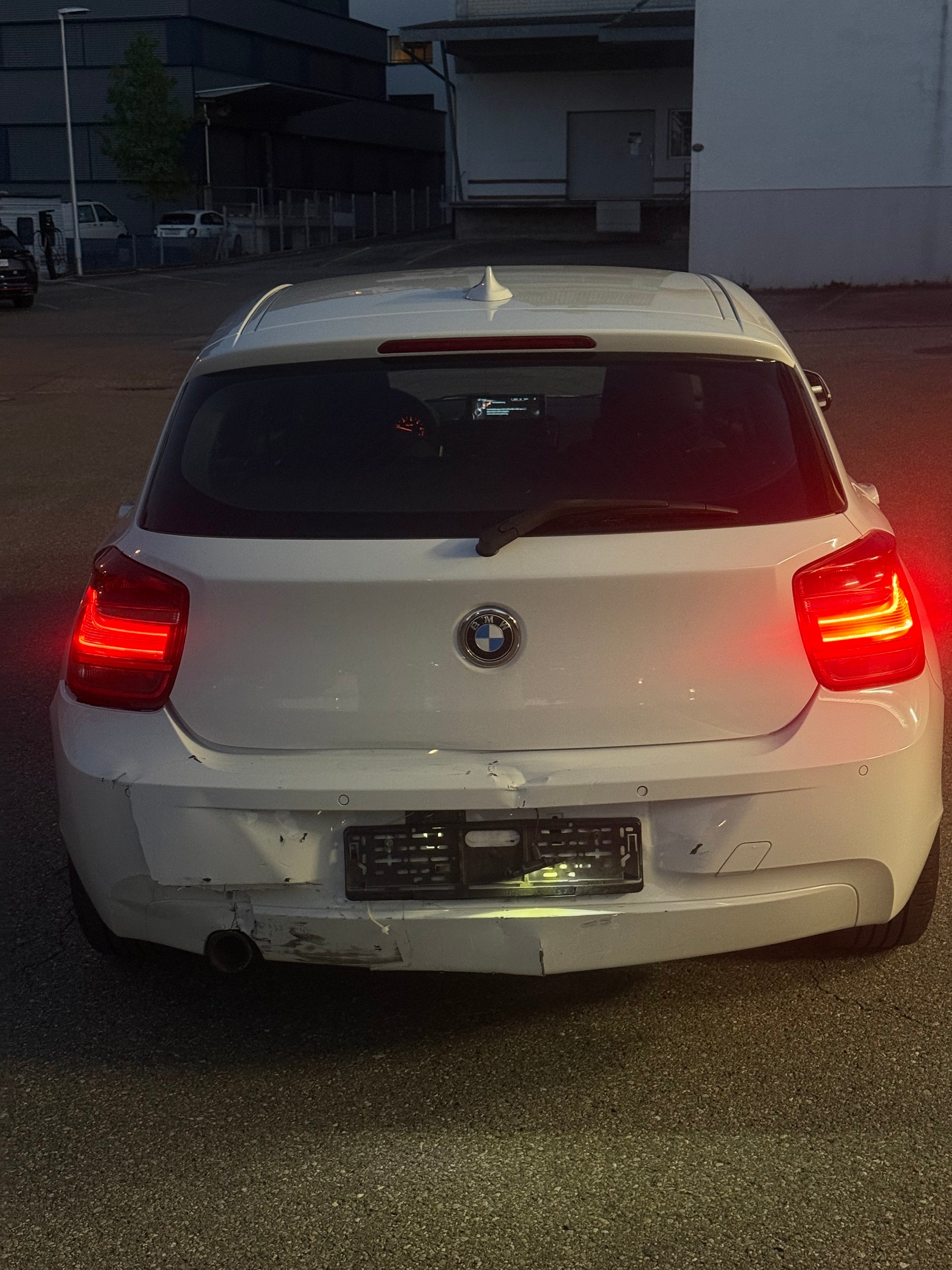 BMW 116d Sport Line Steptronic-image-4