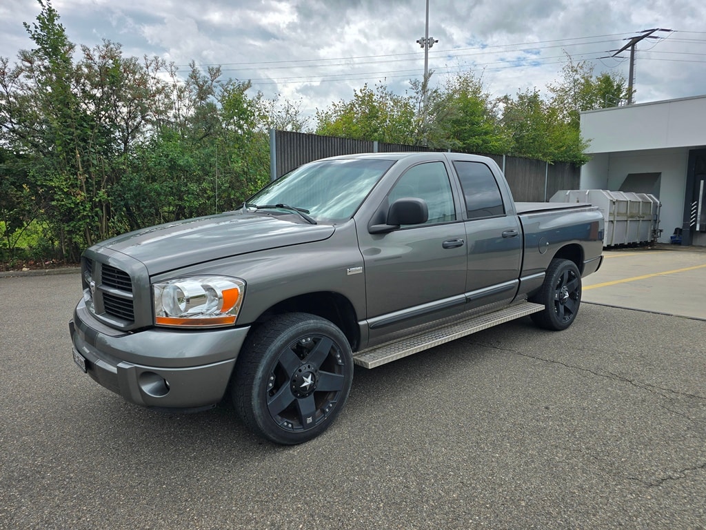 DODGE 1500 5.7 V8 Laramie-image-1