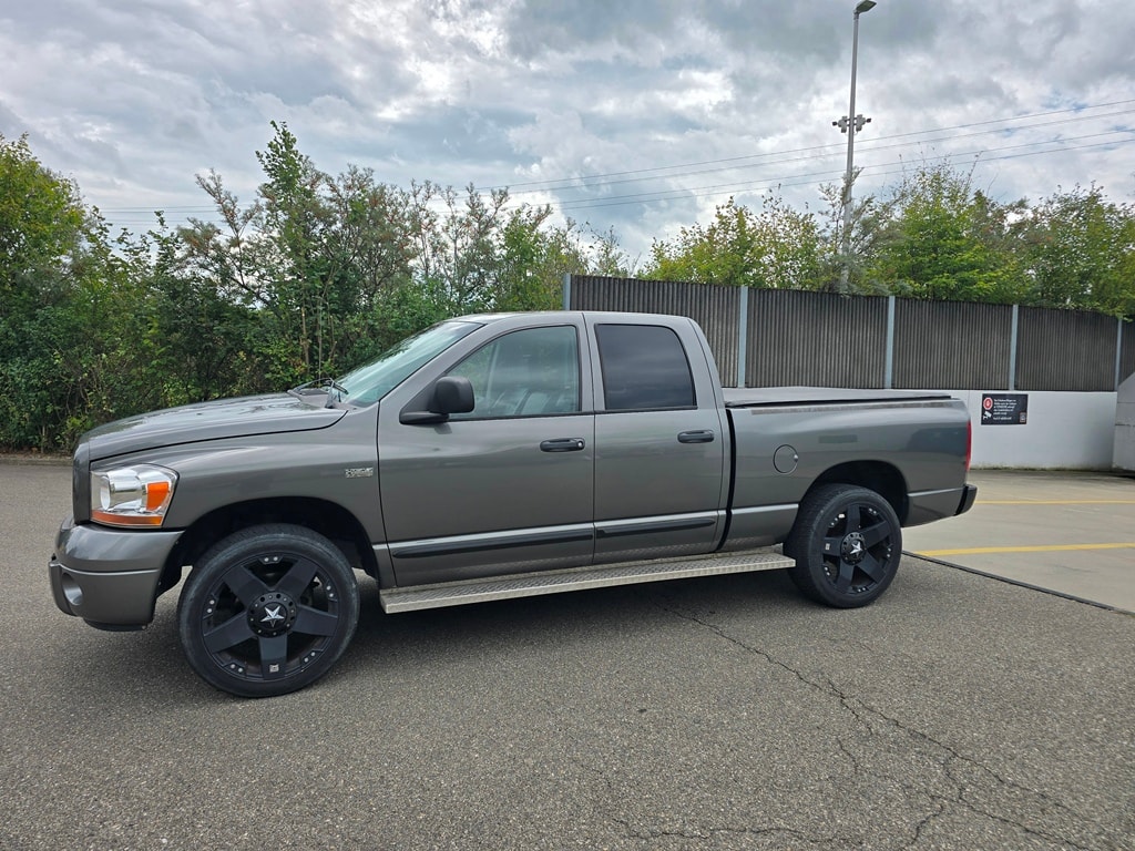 DODGE 1500 5.7 V8 Laramie-image-2