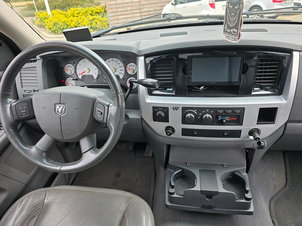 DODGE 1500 5.7 V8 Laramie-image-18