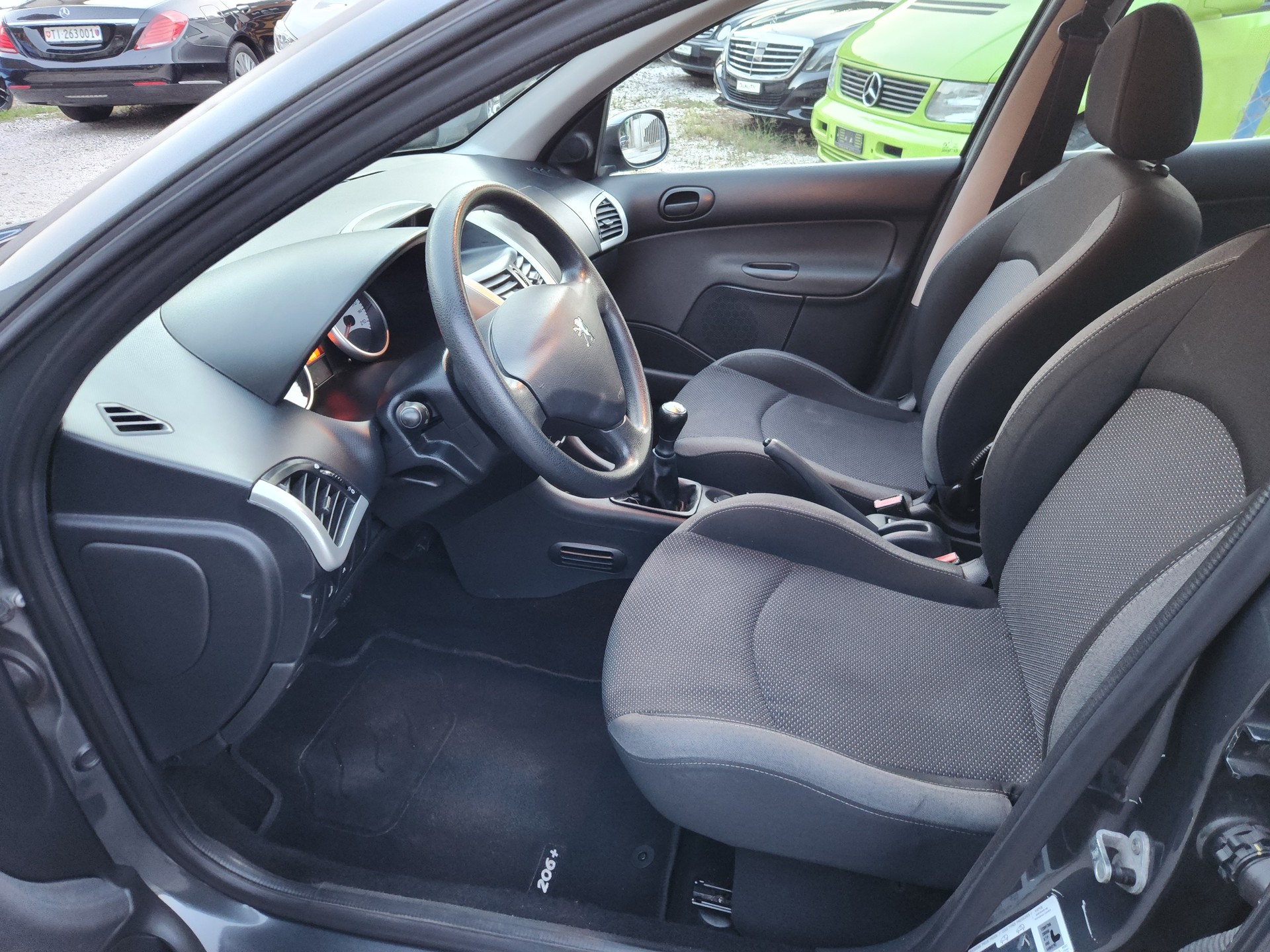 PEUGEOT 206+ 1.4 Trendy-image-9
