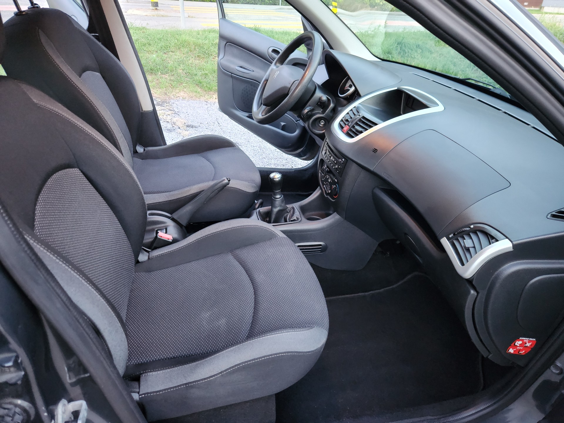 PEUGEOT 206+ 1.4 Trendy-image-10