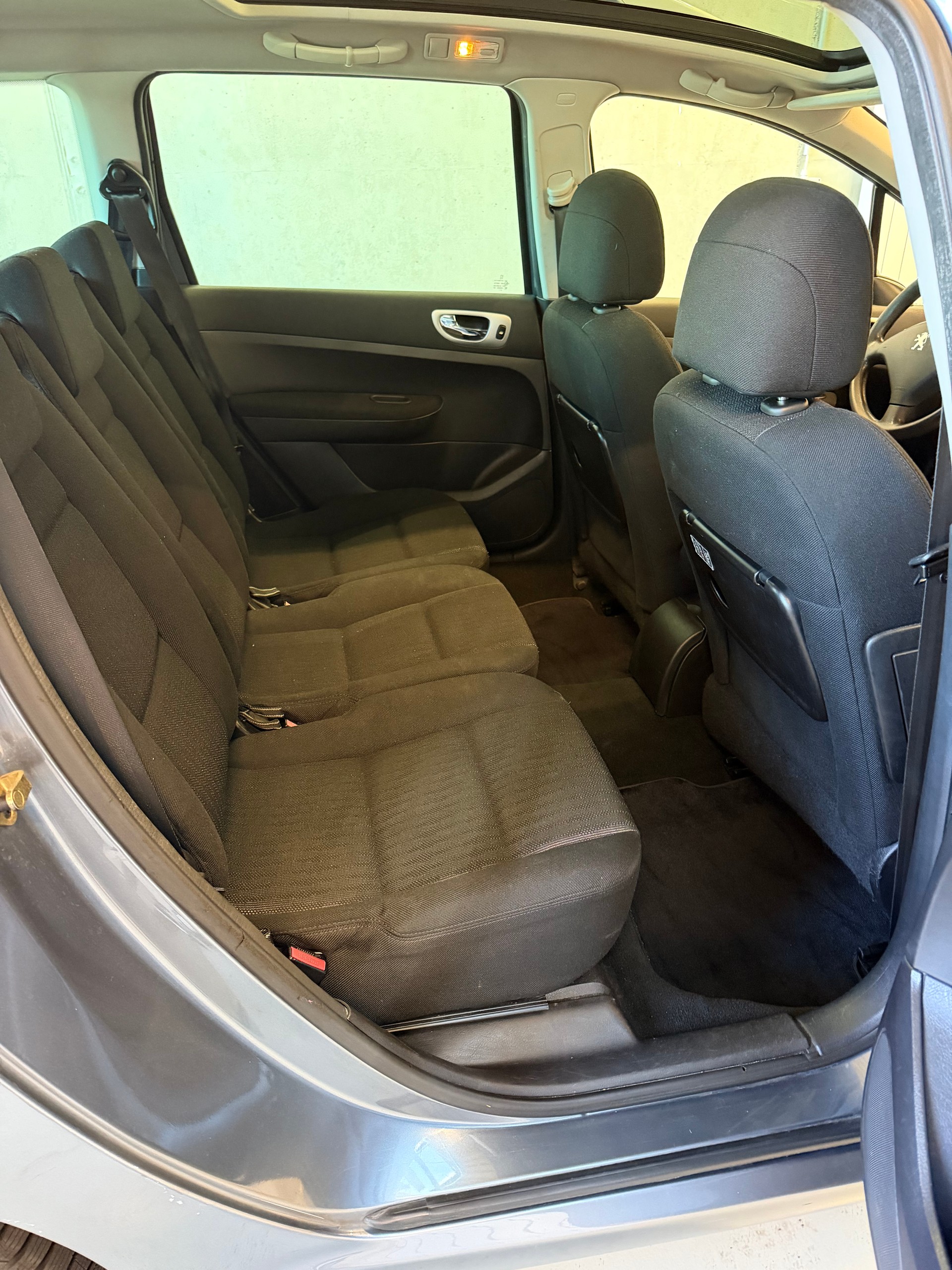 PEUGEOT 307 SW 2.0 HDI Platinum Edition-image-6