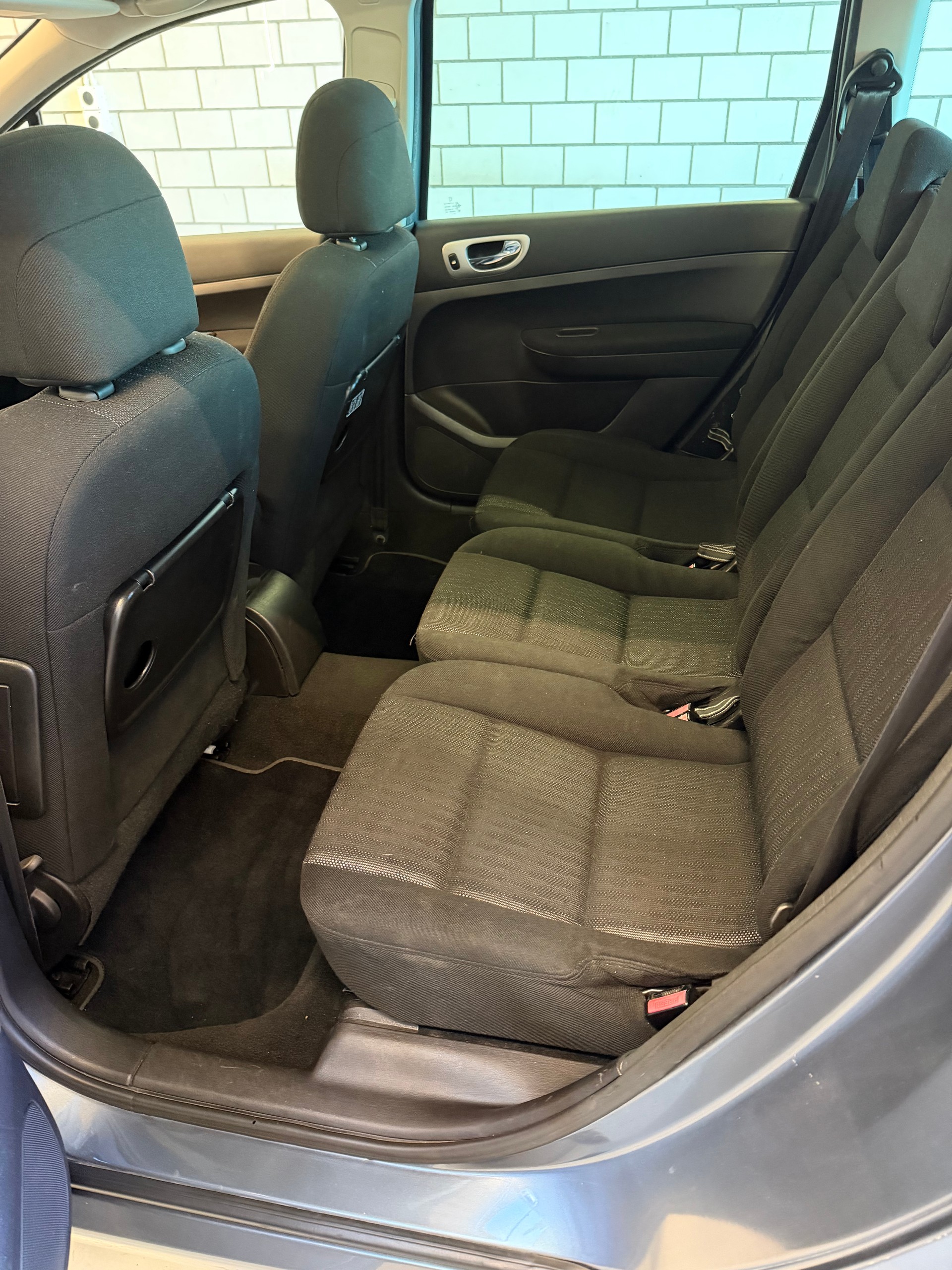 PEUGEOT 307 SW 2.0 HDI Platinum Edition-image-7
