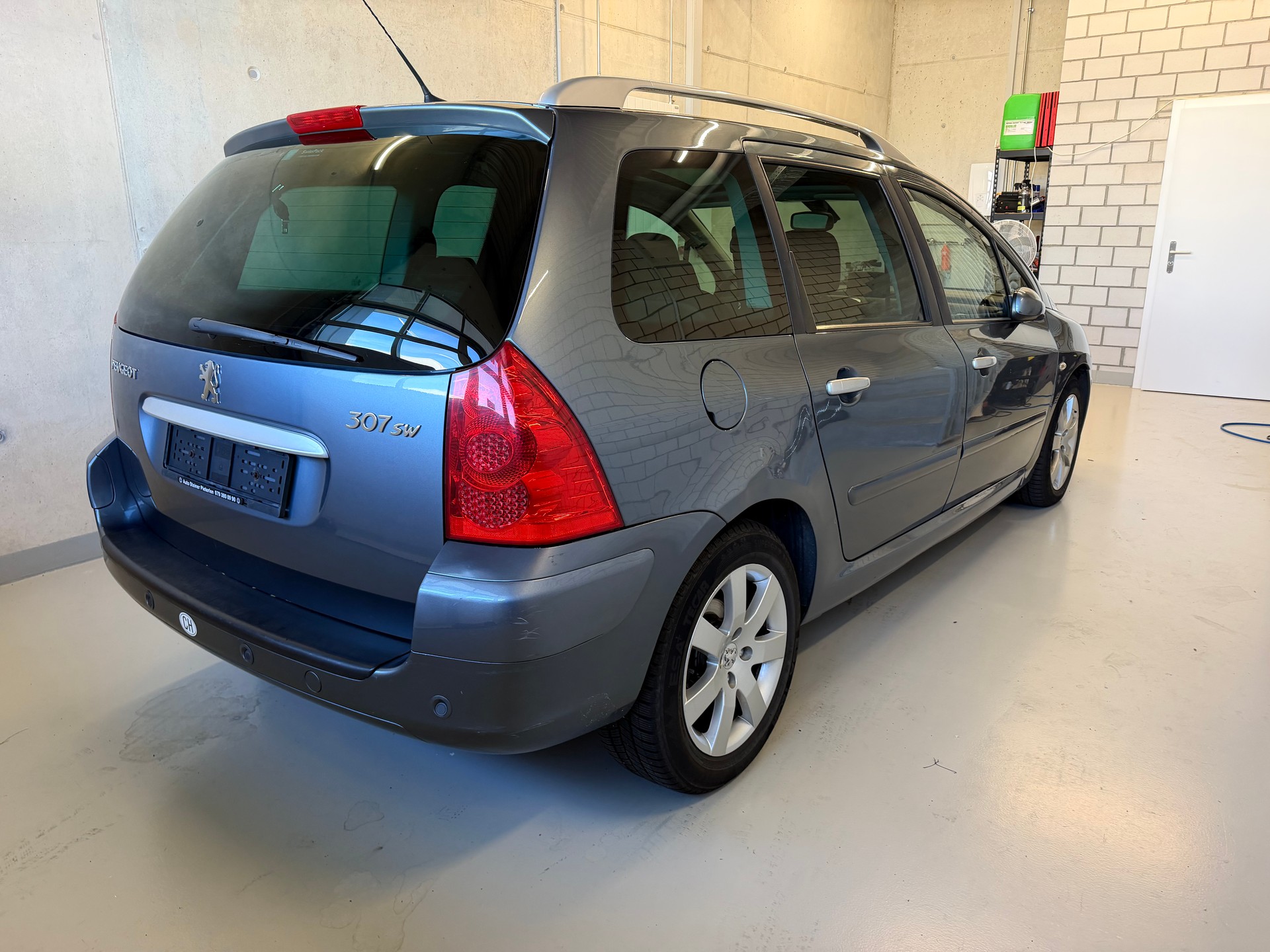 PEUGEOT 307 SW 2.0 HDI Platinum Edition-image-2