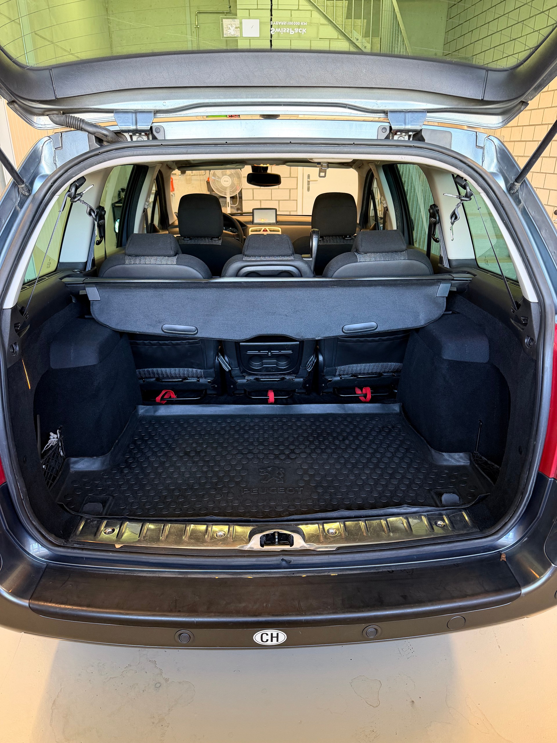 PEUGEOT 307 SW 2.0 HDI Platinum Edition-image-8