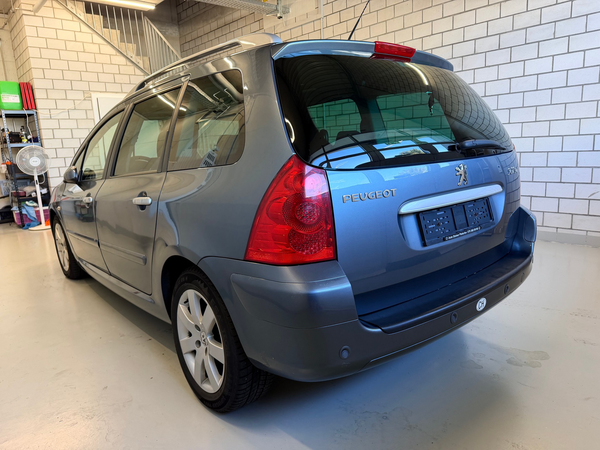 PEUGEOT 307 SW 2.0 HDI Platinum Edition-image-3