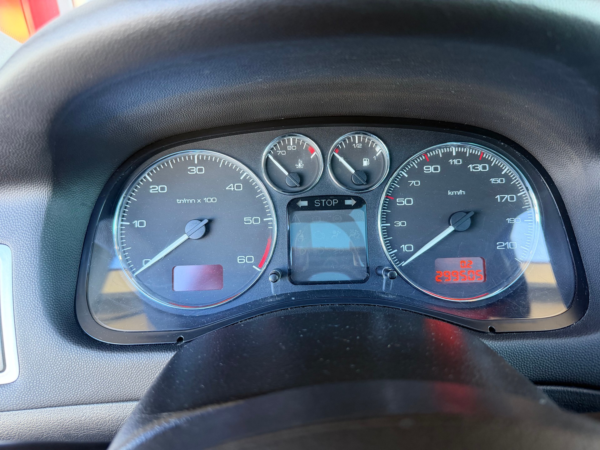 PEUGEOT 307 SW 2.0 HDI Platinum Edition-image-11