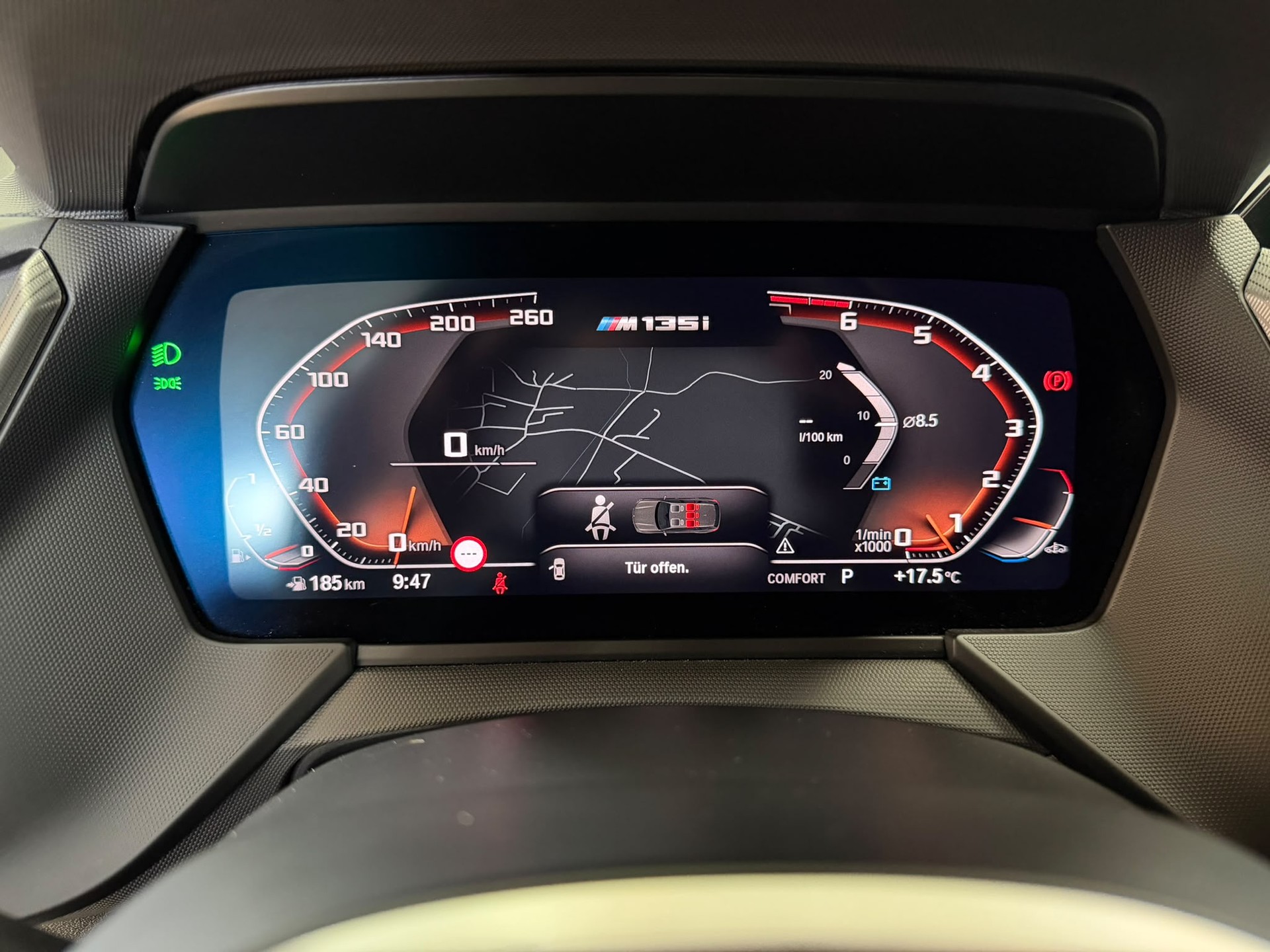 BMW M135i xDrive Steptronic-image-10