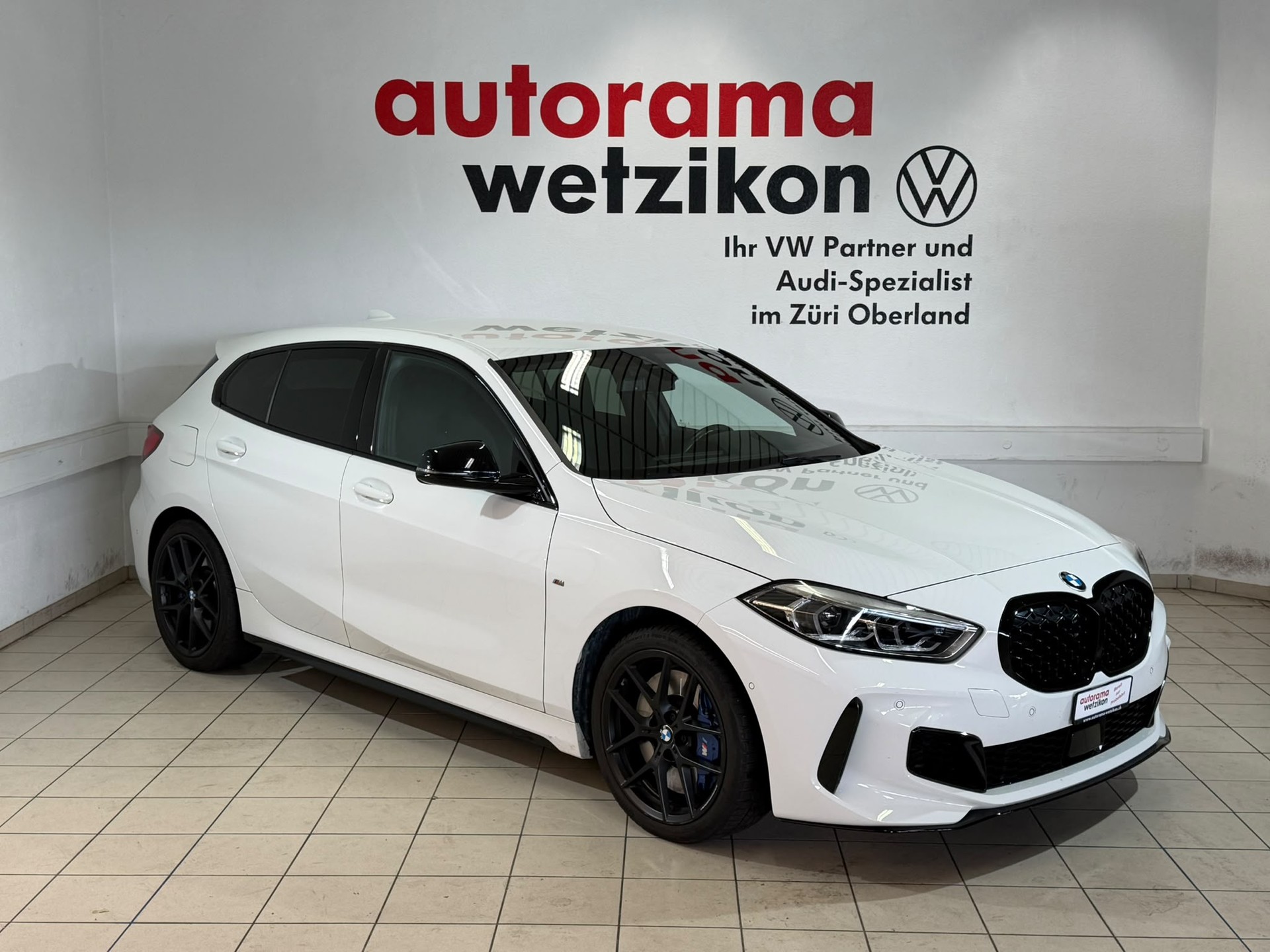 BMW M135i xDrive Steptronic-image-0