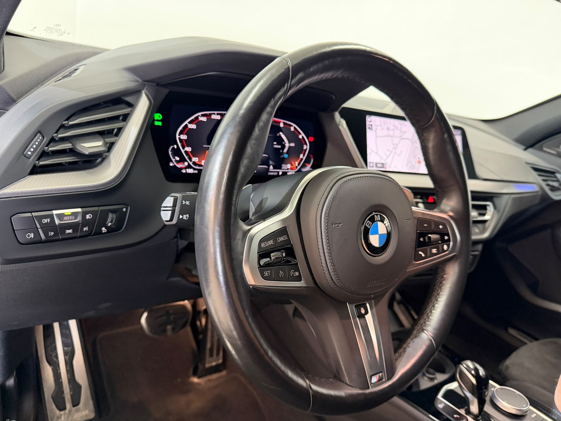 BMW M135i xDrive Steptronic-image-6