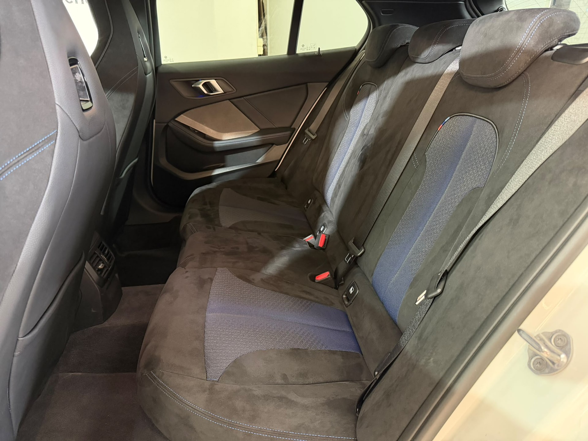 BMW M135i xDrive Steptronic-image-7
