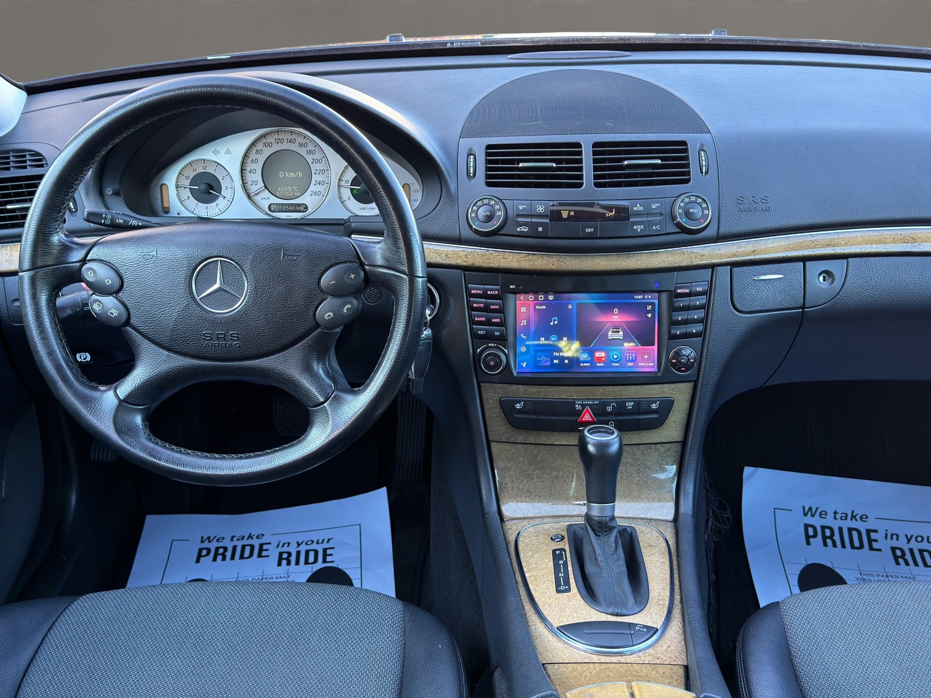 MERCEDES-BENZ E 220 CDI Avantgarde Anhänger 2100 kg ** Ab MFK & Frisch Ab Grossem Service **-image-11