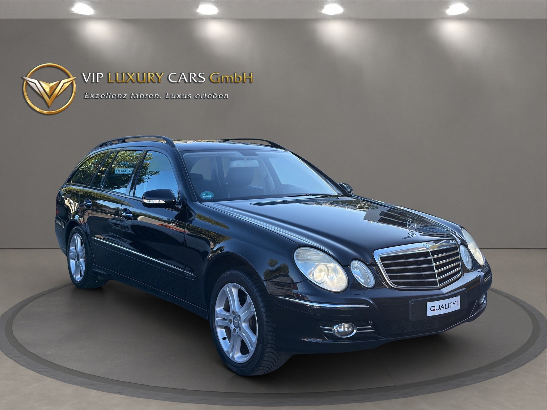MERCEDES-BENZ E 220 CDI Avantgarde Anhänger 2100 kg ** Ab MFK & Frisch Ab Grossem Service **-image-3