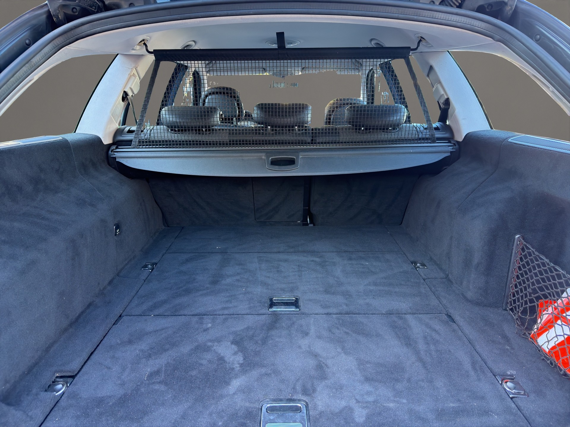 MERCEDES-BENZ E 220 CDI Avantgarde Anhänger 2100 kg ** Ab MFK & Frisch Ab Grossem Service **-image-18