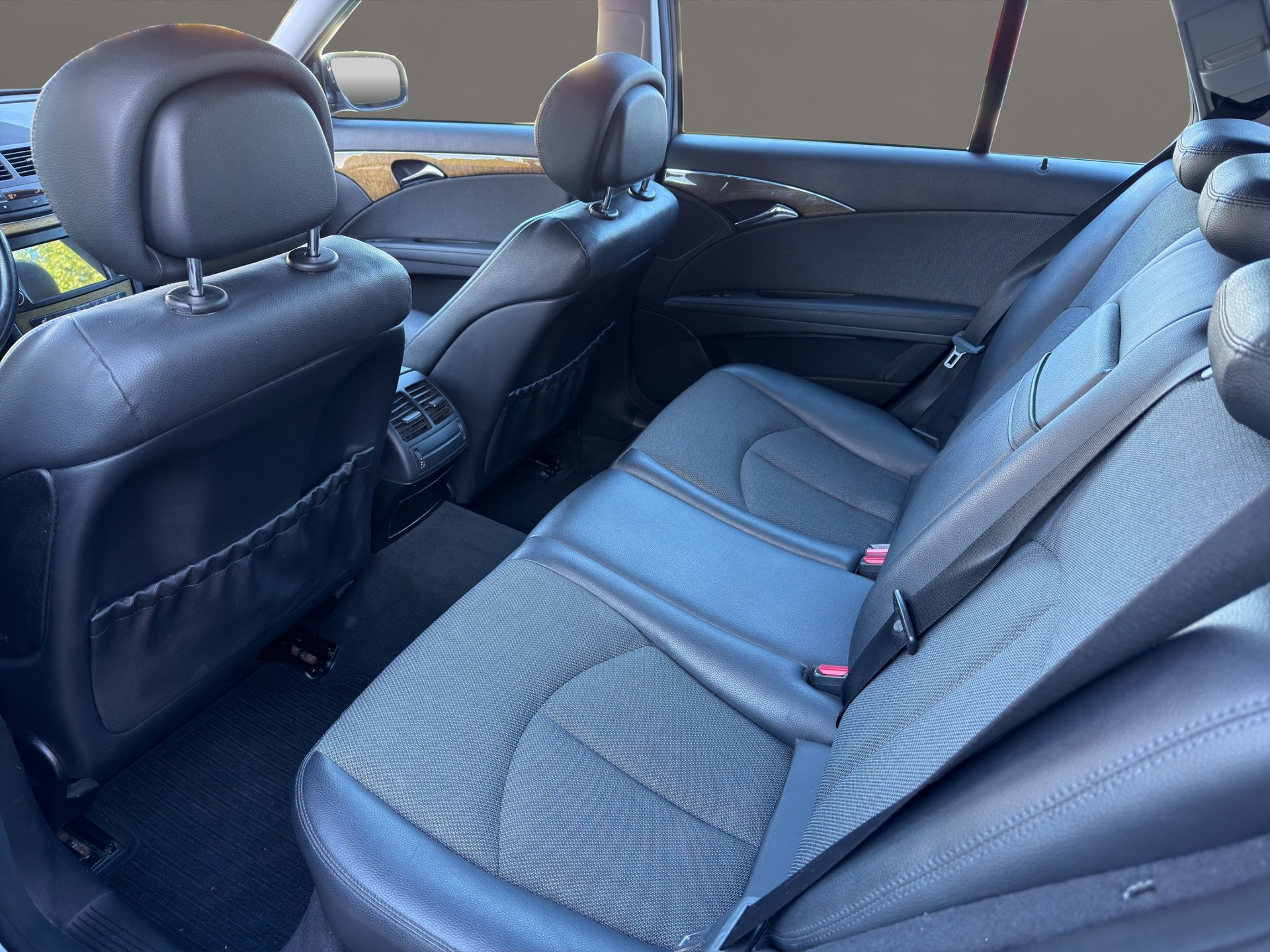MERCEDES-BENZ E 220 CDI Avantgarde Anhänger 2100 kg ** Ab MFK & Frisch Ab Grossem Service **-image-12