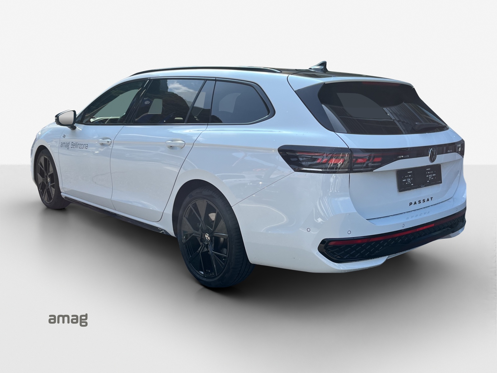 VW Passat Variant 2.0 TSI evo4 R-Line 4 Motion DSG-image-2