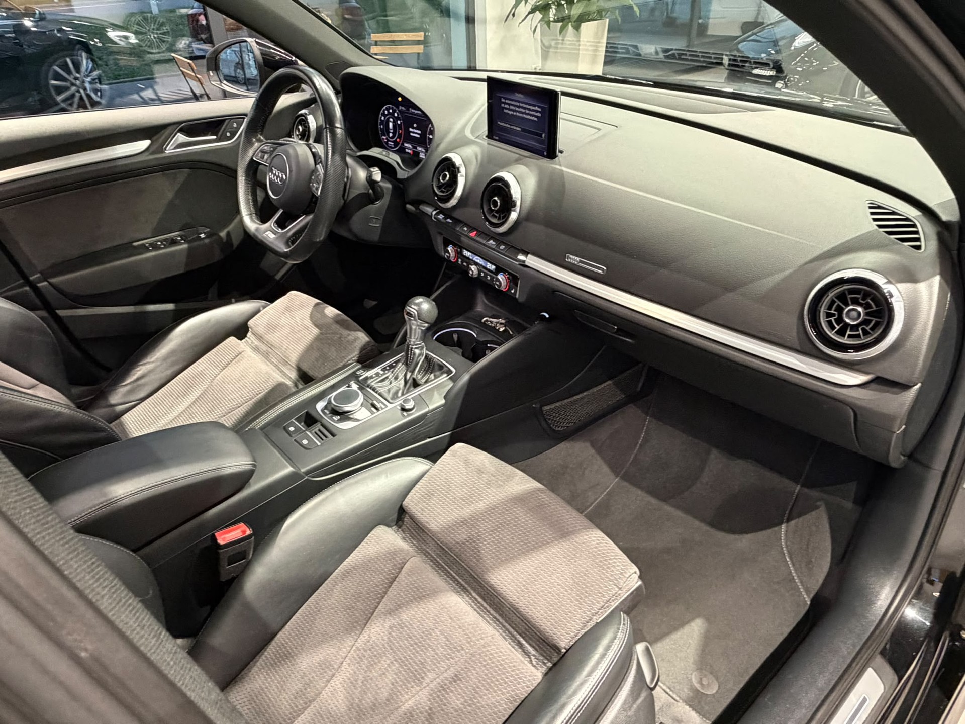 AUDI A3 Sportback 35 TFSI Sport S-tronic-image-14