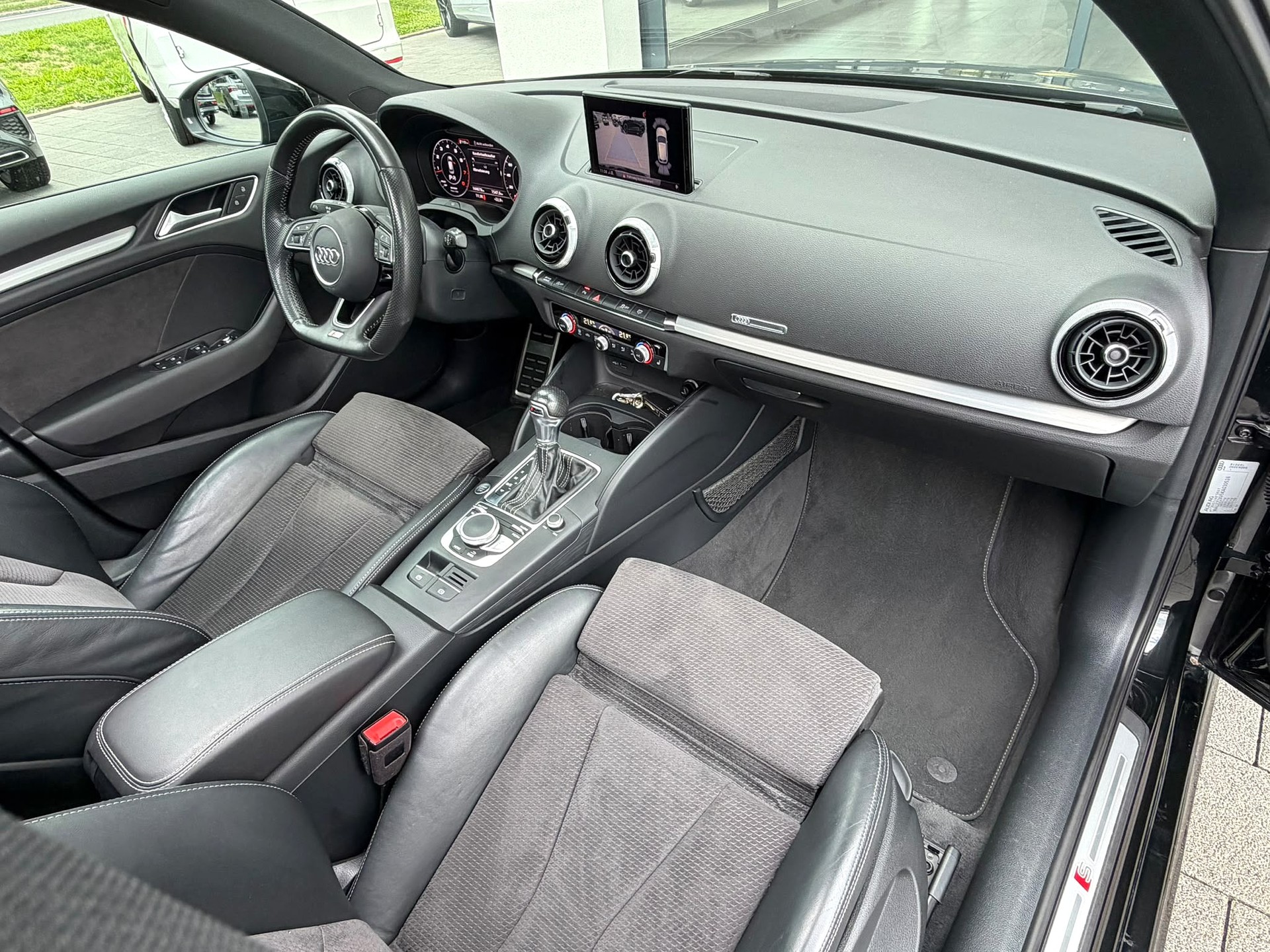 AUDI A3 Sportback 35 TFSI Sport S-tronic-image-12