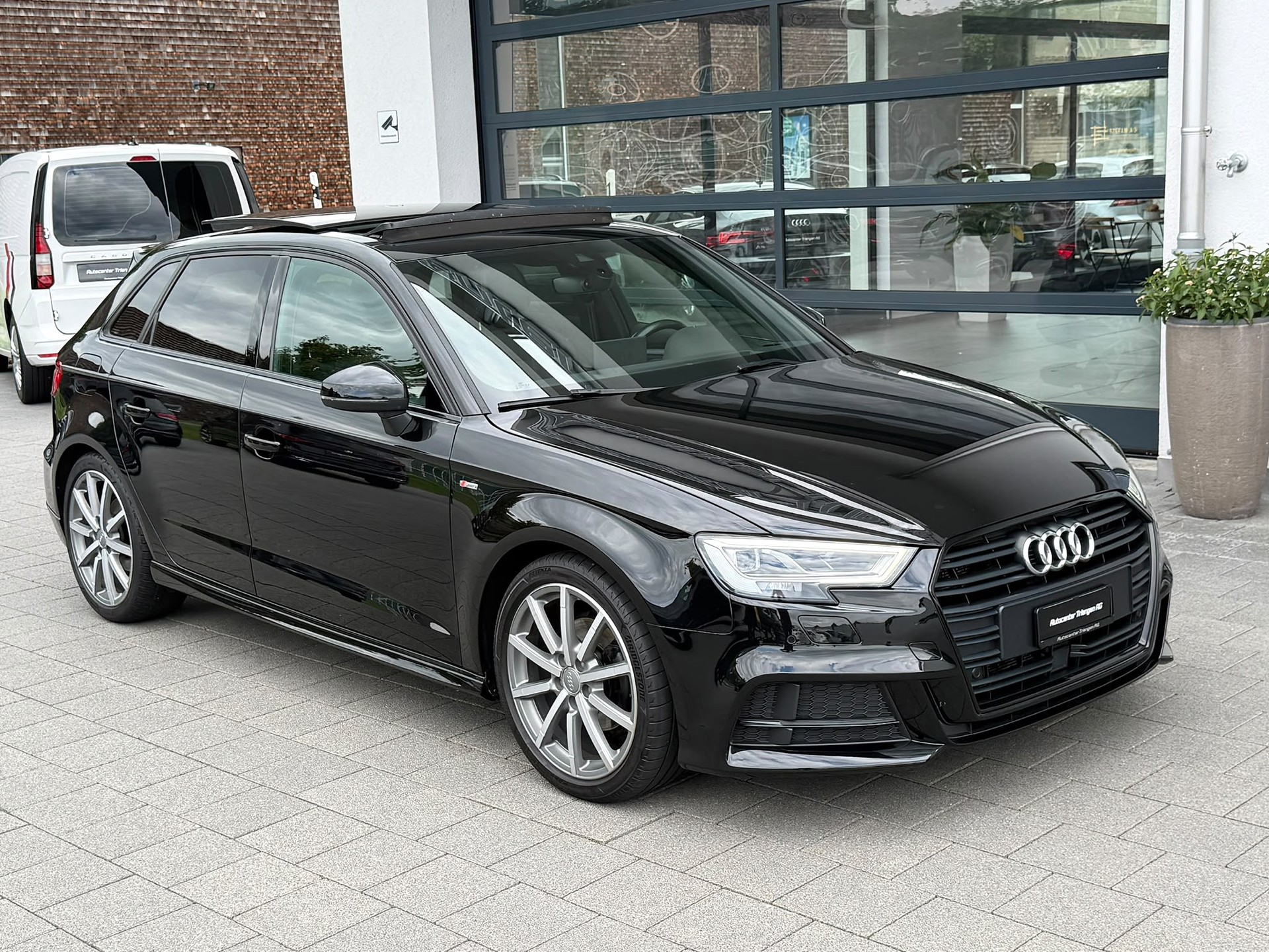 AUDI A3 Sportback 35 TFSI Sport S-tronic-image-3
