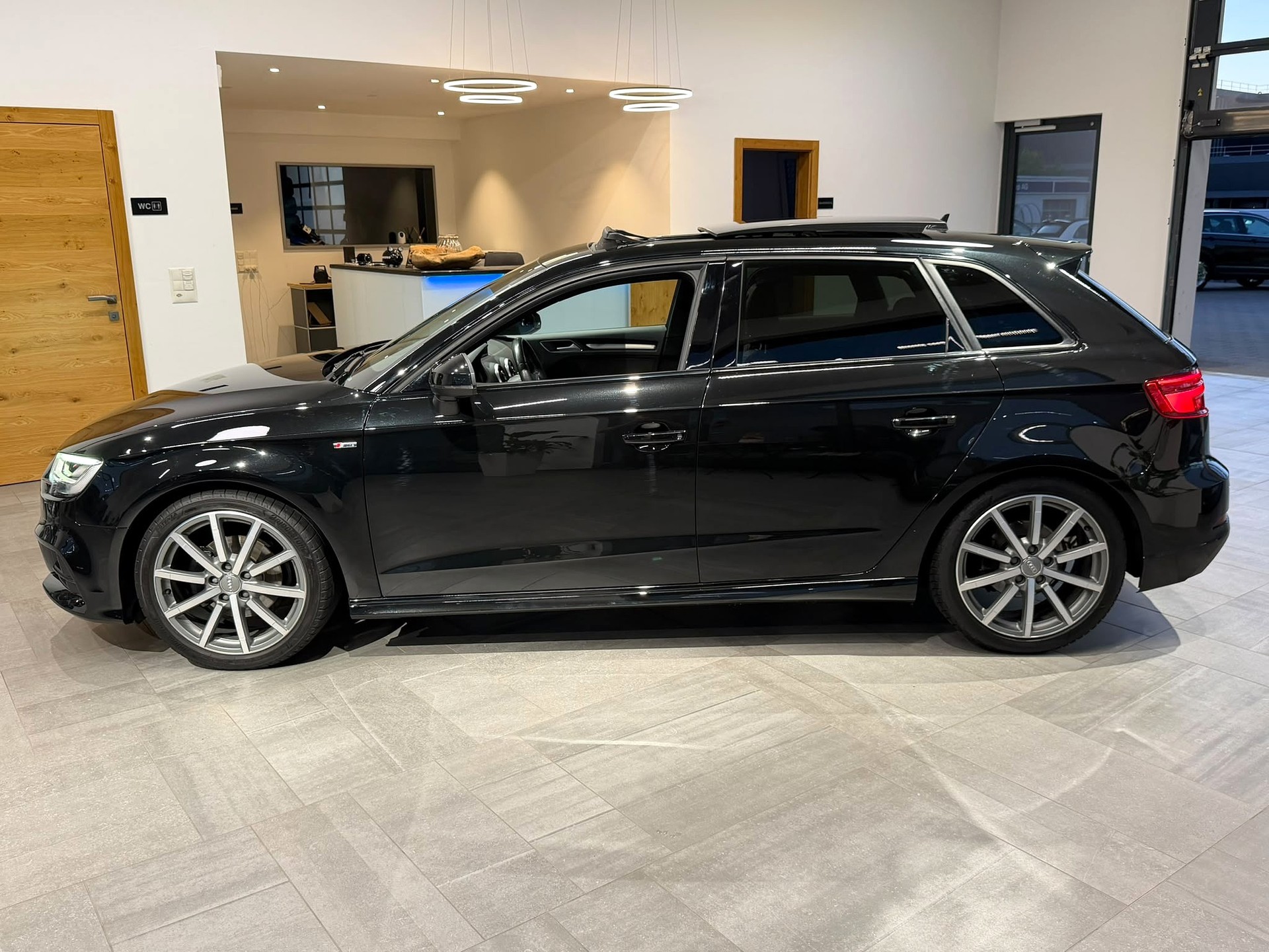 AUDI A3 Sportback 35 TFSI Sport S-tronic-image-10